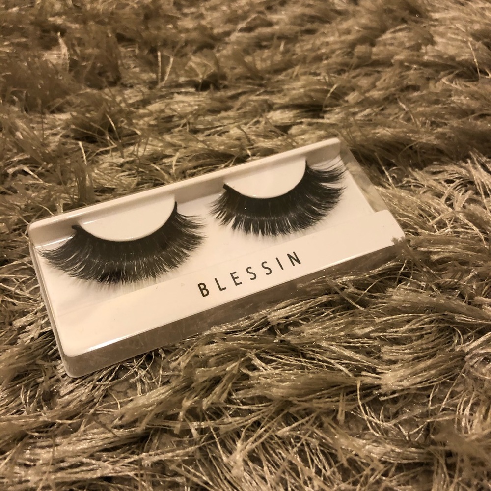 B3G1 Free! 1 Pair of Lashes